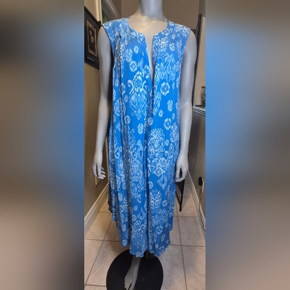 Women's Blue and White Floral Shirt Dress - Picture 2 of 16
